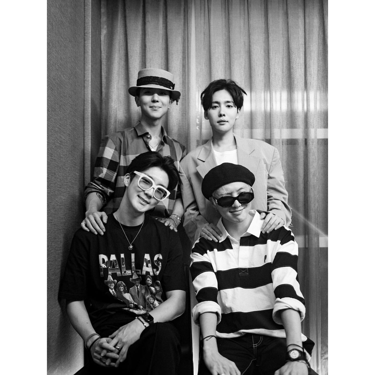 smileaxel94's tweet photo. w_n_r00's instagram

5년동안 위너를 지켜주셔서 고맙습니다💙 Happy 5th Anniversary! Thank y'all ICs💙 #thankyouinnercircle

--------------
5年間、WINNERを守ってくださってありがとうございます💙 https://t.co/zmJYBHsC4V