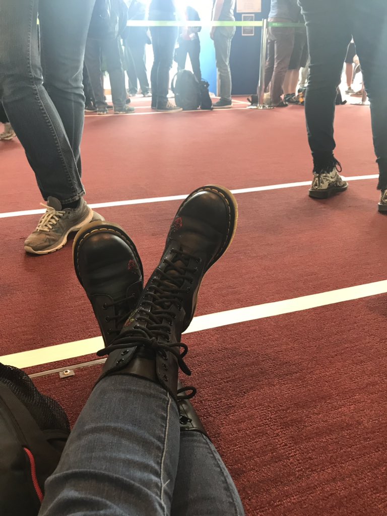 BothersomeWords's tweet photo. #conlyfe #queuing #Dublin2019 https://t.co/n3ezaOL1MP