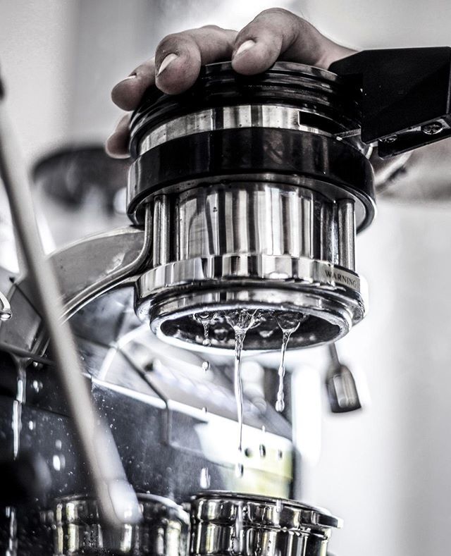 lamarzocco's tweet photo. Close-up with the GS3. ⁠
⁠
#backflush #homebarista https://t.co/D5EVNs7SS2 https://t.co/Kwgd8rIg8D