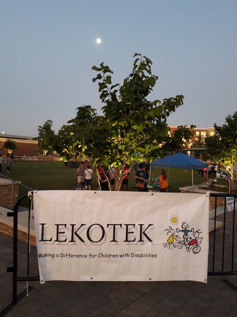 EileenClaar1's tweet photo. It's an early start for Buckhead @homedepot building new friends & nearly 100 toolboxes & sailboats & airplanes!ย Congrats to #lekotek for awesome Run 4 Kids event! #marcusfoundation @StripersMascot @SharptonDavid @daniel_opene1 @ChrisBergHD @Mr_OREO78 @josezuluaga6986 @DJP_6986 https://t.co/jhvH2yyAQ6