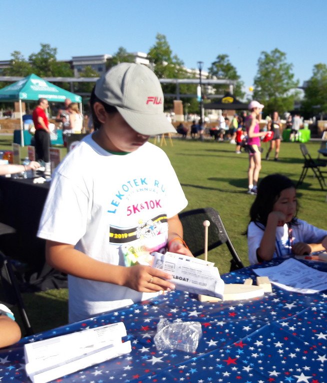 EileenClaar1's tweet photo. It's an early start for Buckhead @homedepot building new friends & nearly 100 toolboxes & sailboats & airplanes!ย Congrats to #lekotek for awesome Run 4 Kids event! #marcusfoundation @StripersMascot @SharptonDavid @daniel_opene1 @ChrisBergHD @Mr_OREO78 @josezuluaga6986 @DJP_6986 https://t.co/jhvH2yyAQ6