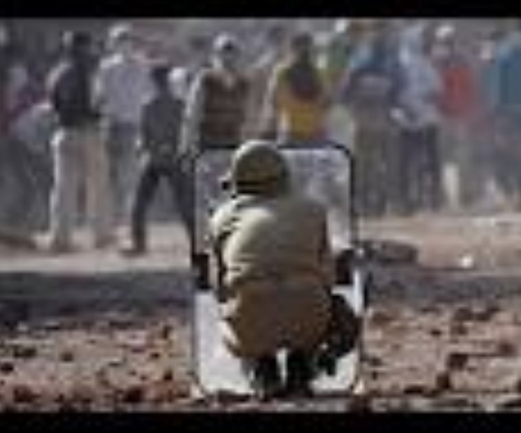 junaid_pak01's tweet photo. @Vinayakpuranik1 @VIDYARAGHAVAN see ur brave army in kashmir infront of kashmiri youth... https://t.co/ZG7UfcmXKG