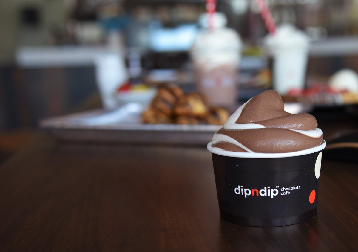 #softserve, please! 😀 Vanilla or Chocolate> can’t decide? Take a twist – combination of #vanilla and #chocolate. Beat the Summer Heat <a href="/DIPNDIPCANADA/">dipndip Canada</a> 

#dipndip #mydipndip #BurlON #foodie #buzzfeast #foodporn #instagood #sweets #dessert