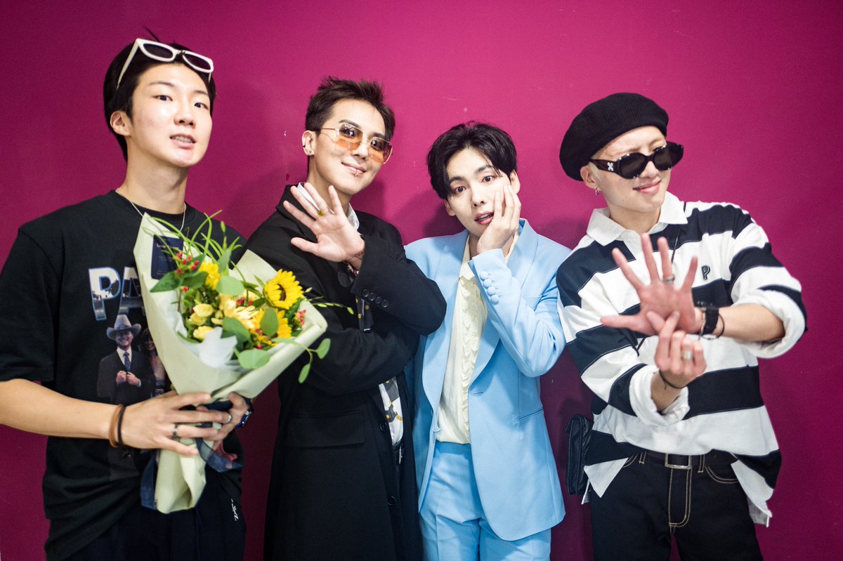 official_yoon_'s tweet photo. 요거는 5주년 + 진우형 솔로 데뷔 축하🎉🎉🎉🎉 https://t.co/xEFL1cqNcI