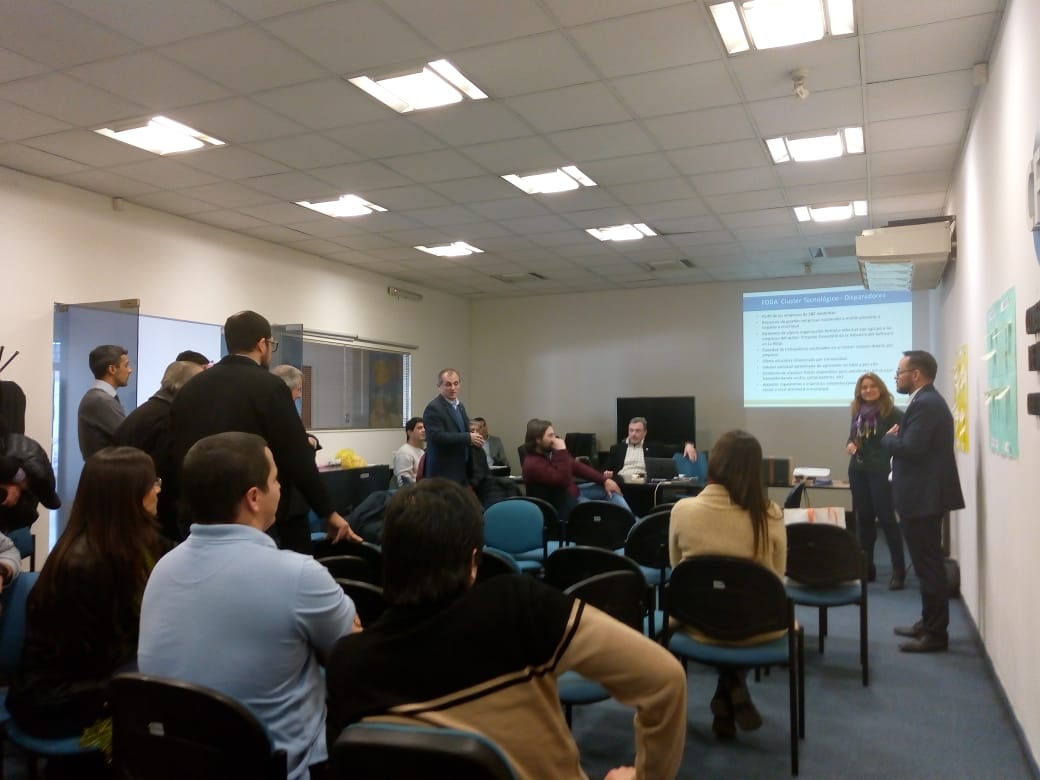 arabelsoledad's tweet photo. Agradecemos profundamente la activa participación para la conformación del Cluster Tecnológico de La Rioja al @MinIndustriaLR  @OyDconsultora @Prensaunlarok @UNdeC #UTN @LaSiglo21 #UNIR @CamaraEmRiojana  @cpcilar @GobDeLaRioja @municipalidadlr @SoniaTorresLR @ecampazzo https://t.co/PM3nwPon5e