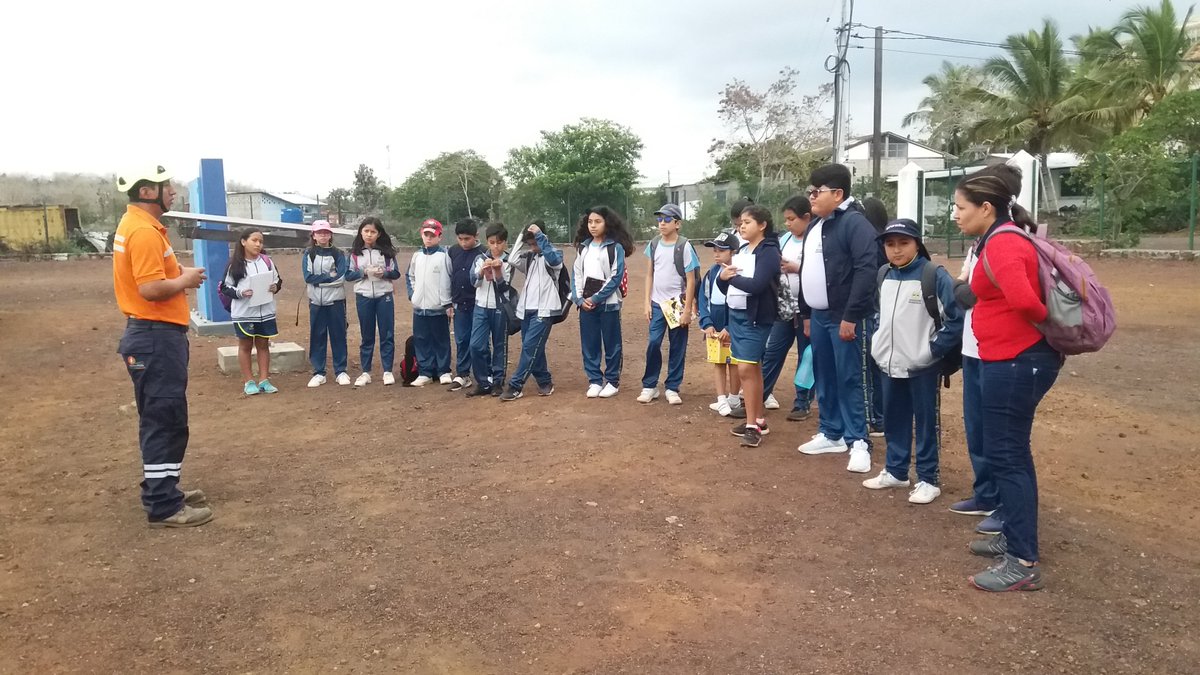 ciergalapagos's tweet photo. #HéroesDeEficenciaEnergética
La Unidad Educativa "Loma Linda" con sus diferentes delegaciones participa del programa de difusión sobre eficiencia energética. Hoy nos visitó el 7mo año EGB, los escolares bajo la supervisión de la Lcda. Cynthia Zamora visitaron la PFV y el CIER. https://t.co/bc2RtnEpxs