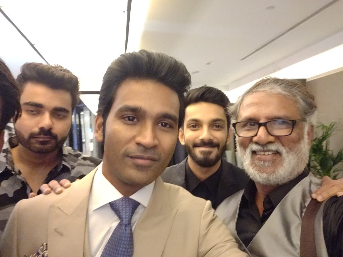 RIAZtheboss's tweet photo. With #DnA At The #SIIMAAwards2019 💥😍😎🔥♥️

#YouthIconDhanush
#YouthIcon #Dhanush
#Rockstar #Anirudh
#RockstarAnirudh 

#SIIMAinQatar #SIIMA2019 #SIIMA #SIIMAAwards #PantaloonsSIIMA 

@dhanushkraja 
@anirudhofficial 
@siima 
@vishinduri 
@BrindaPrasad1 
@pantaloonsindia https://t.co/LfDIaXyBWP