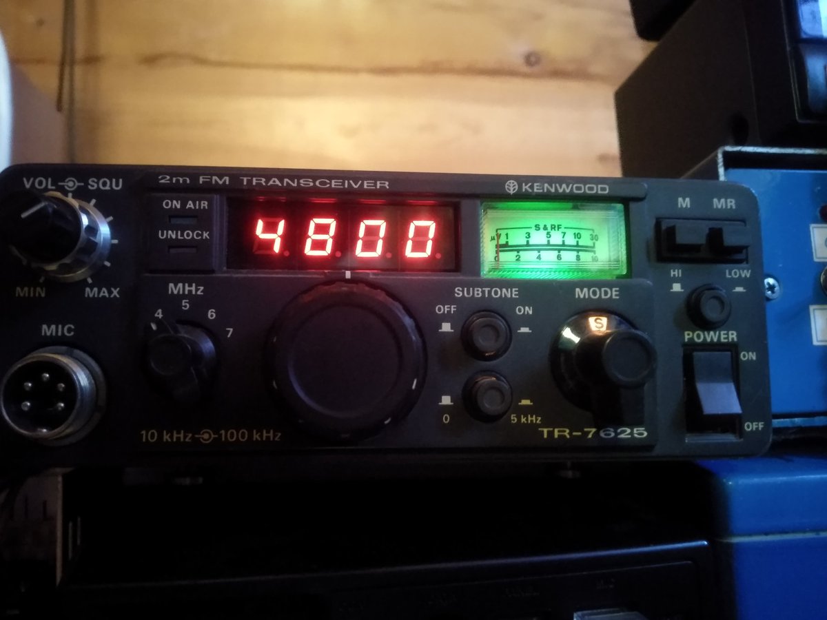 ea5bwr's tweet photo. #hamr New live for an old glory @kenwoodhamradio #TR7625 now serving as #APRS I-gate with #soundmodem and #Uiview32. A small break for my #TMD700 in these hot days. https://t.co/rfaEB2xhxi
