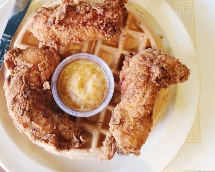 MaxinesCW's tweet photo. Who said you can't buy happiness?
.
.
.
#Indiana #Indianapolis #IndianapolisEats #Indy #IndyEats #EatLocal #Food https://t.co/peSGnX6uHB