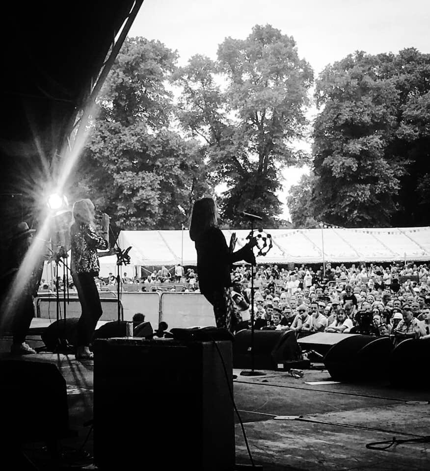 owenpaulreal's tweet photo. Happy birthday to the fabulous #BelinaCarlisle @belindaofficial ..given the early birthday treat of using my tambourine at Let's Rock Shrewsbury !!! #semicircle #inthesand @ClassicPopMag @letsrockshrews https://t.co/ecftb6I6SX