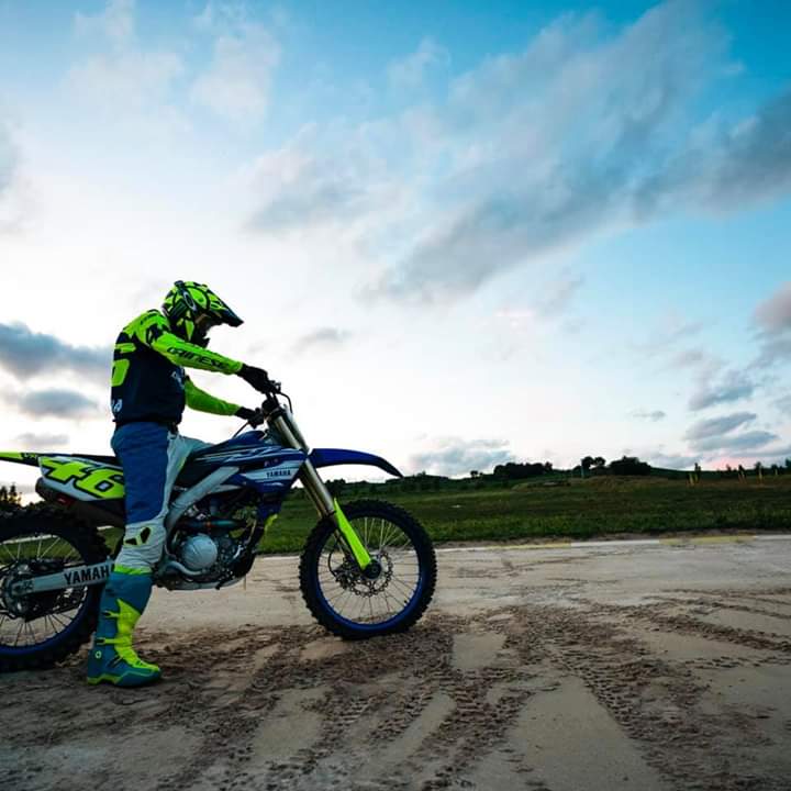 rossimania1's tweet photo. @ValeYellow46 Training #motoranch #MXPARK by camilss https://t.co/vLpJelBrnx