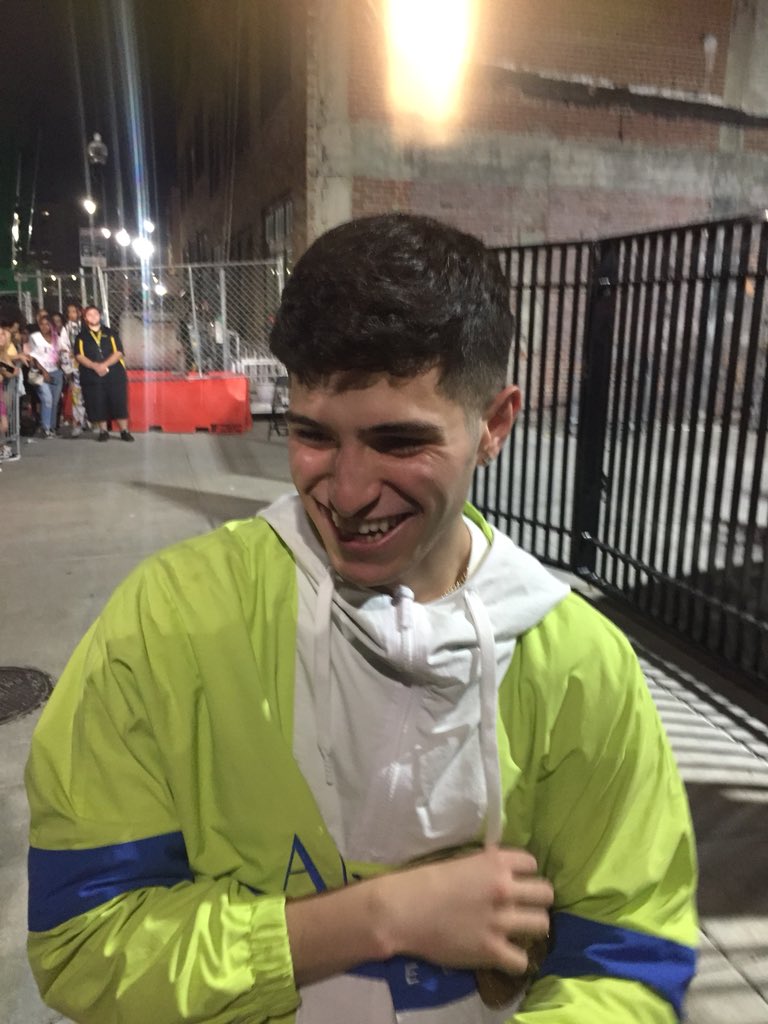 ptfmari's tweet photo. thank you @PRETTYMUCH for one of the best concert experiences.  and THANK YOU nick for the cutest pictures i’ve ever taken #goodbyefomo https://t.co/LT6pOhdGDG