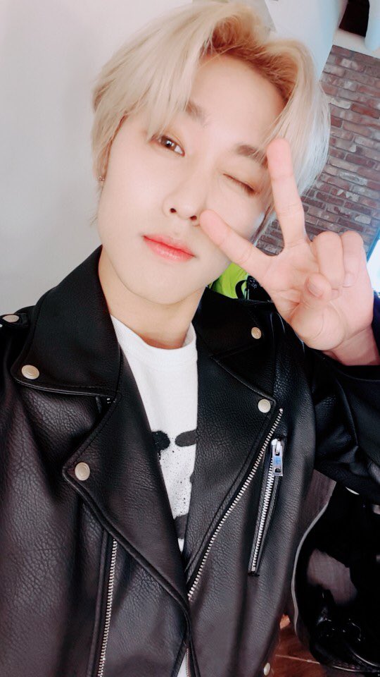 AnitaKriswanti2's tweet photo. [제이콥] Dance dance dance dance dance 🎶 #DDD1 😁 https://t.co/yLhUuYroab https://t.co/N8vlhAuvYh