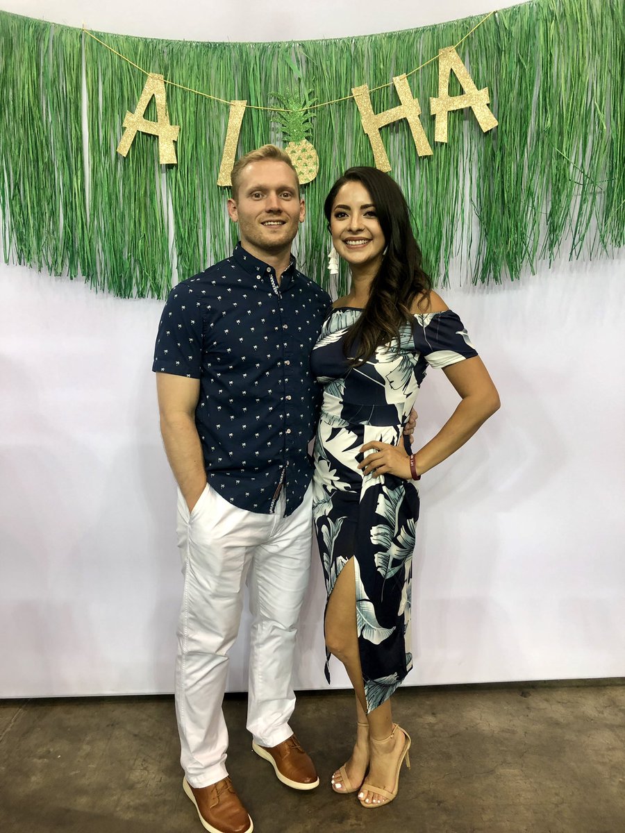 Figure14's tweet photo. We had a wonderful time last night at #AggiesInParadise. Big thanks to @nicolegomez13 and her colleagues for putting on a great event and also to our amazing babysitter for watching the kiddos. #AggieNight #fundraising #datenight @JMiller_Coach https://t.co/tUUbWWXvww