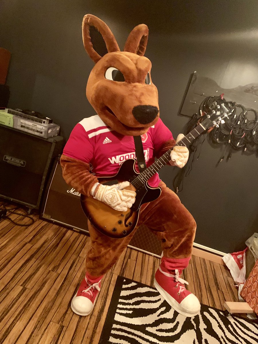 judgelanceito_'s tweet photo. Kickeroo stopped by the studio yesterday. The Roo can spit that hot 🔥🔥🔥, did you even know?! Get to City Stadium tonight and see for yourself! 7pm kickoff. #audioveriterva #kickeroo @RichmondKickers @Kickeroo https://t.co/51qzFedCyY