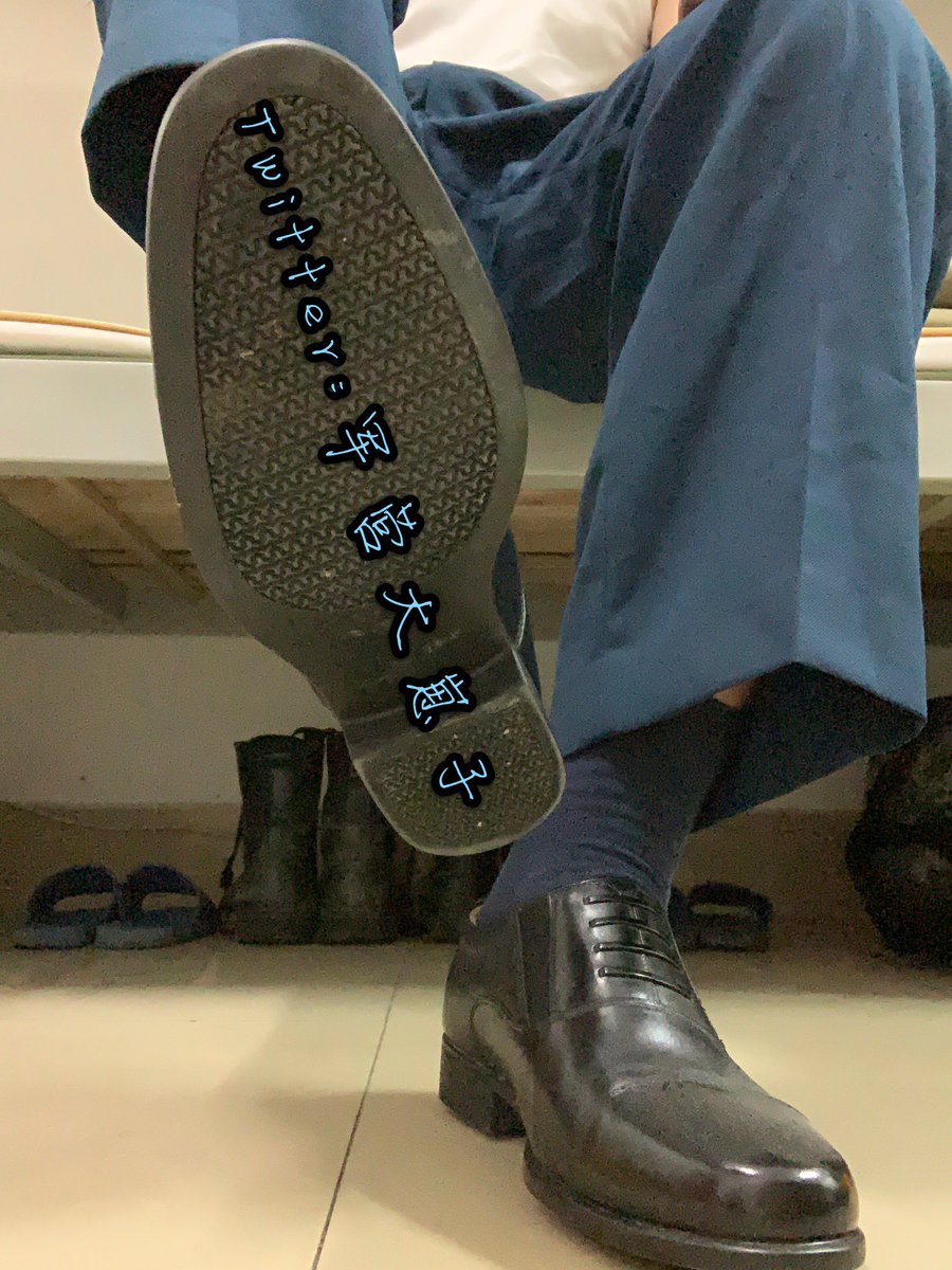 Aong2020's tweet photo. 突然就爱穿皮鞋了… https://t.co/NulhIjUGaS