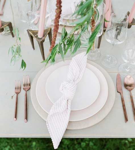 Dining in chic style? We have you covered! Photography: <a href="/pipervinephoto/">Piper Vine - Julie</a> // Planning + Design: Southern Styled Events // Floral Design: Stems &amp; Styles