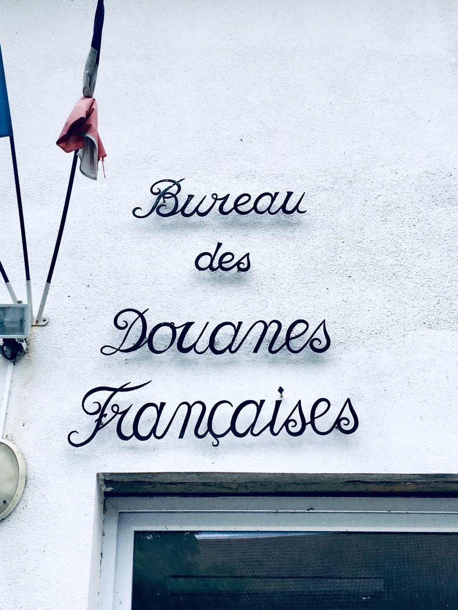 GeoffreyDorne's tweet photo. L’instant typographique vous est offert par les douanes françaises 😎 https://t.co/2HnIYJMlNu