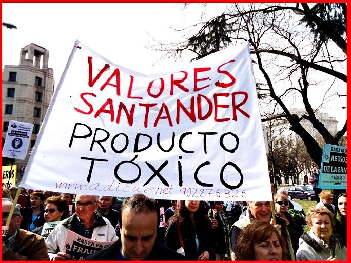 si_k_podemos's tweet photo. @CalandracasEl Para el @bancosantander atracar a sus clientes es ya una costumbre, que se lo pregunten a los 129.000 que fueron engañados con los #ValoresSantander
Botín se que quedó con sus ahorros y además con ellos tuvo plusvalías millonarias
#LaBancaSimpreGana #LaBancaSiempreRoba https://t.co/KaTFKlWKVS