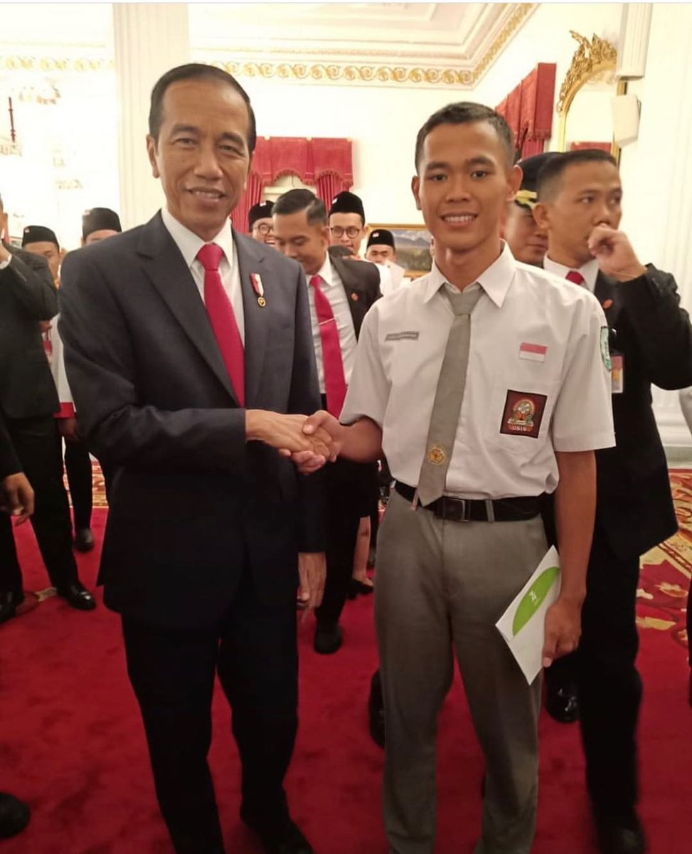 narkosun's tweet photo. Tuhan selalu punya cara untuk hamba2Nya yg terdzalimi. 

Selamat Koko 😊👍🇮🇩

#74thIndonesia 
#UpacaraNetizen https://t.co/TEdlTfHMhr