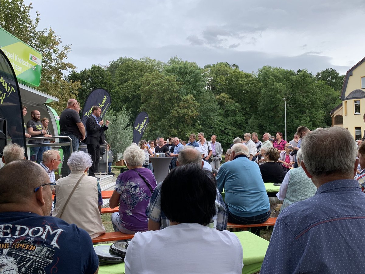 cdusachsen's tweet photo. Erst eine kleine Stärkung für die 150 Gäste in Oschatz, dann geht’s zur Sache mit Bernd #Merbitz und @MPKretschmer ! 👍 #fürSachsen #sltw19 https://t.co/oymkYX7xa2