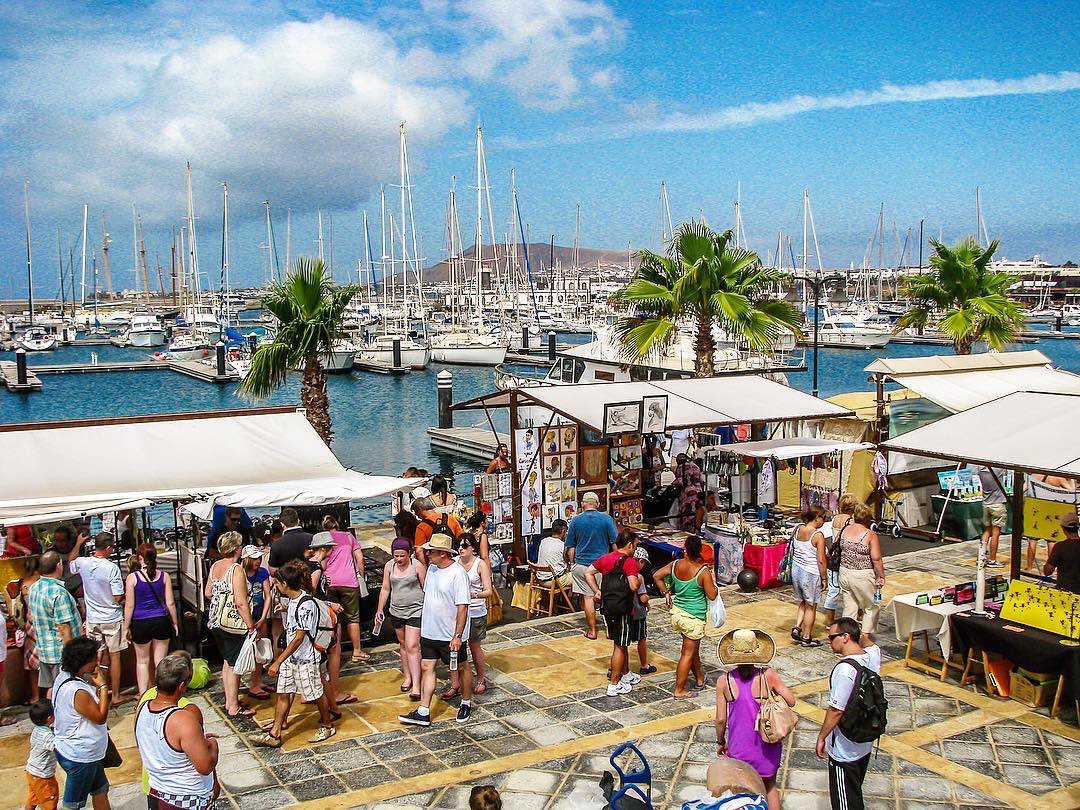 LanzaroteWorld's tweet photo. Market day in Marina Rubicón, every Saturday and Wednesday from 9 am to 2 pm.
.
#marina #market #sun #sky #sea https://t.co/MMemFNKS9o