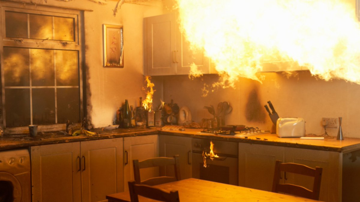 1stRestoration's tweet image. Kitchen fires are most often started with a grease fire. The most common mistake when extinguishing greases fires is pouring water onto the fire. You should NEVER pour water onto a grease fire because it will only accelerate the fire. #KitchenFire #GreaseFire #FireDamage