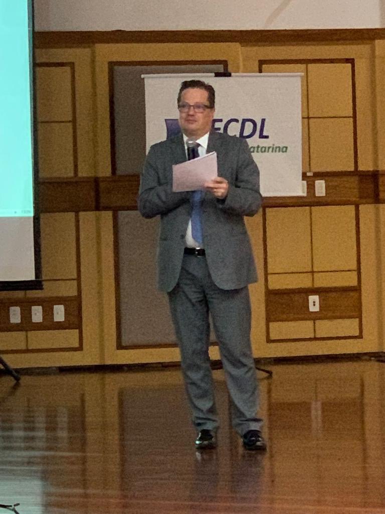 EPD_SC's tweet image. Palestrando sobre LGPD e minha formação e certificação em DPO ao Conselho Diretor da FCDL/SC. #fcdlsc @titericz