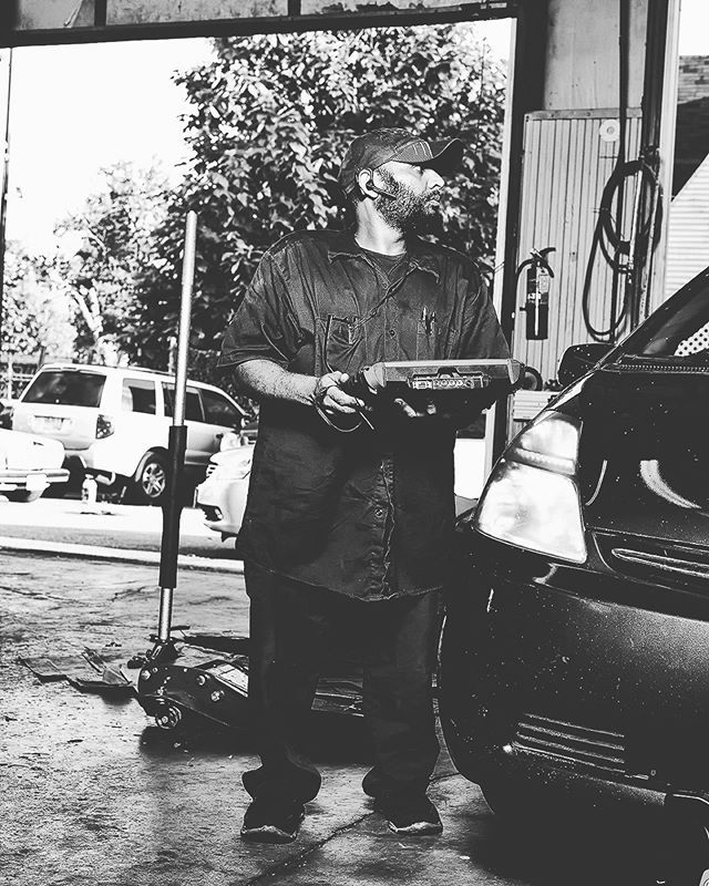 Socdaal's tweet photo. Hamza @ work -
-
#editorial #work #photoshoot #editorialphotography #candidphotography #columbusohio #mechanic #socdaal #nomadicfaces #profoto #canon #bnw_users #bnw https://t.co/t5hlAEFeWO https://t.co/DDqPDe09po