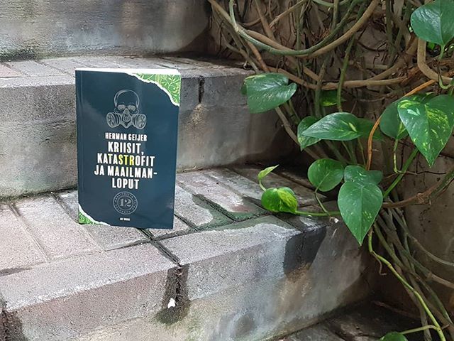 NeriumBlack's tweet photo. #luennyt #currentlyreading #hermangeijer #kriisitkatastrofitjamaailmanloput #överlevkatastrofen @arthousekustannus #luettavana #lukeminen #reading #lukuvinkki #kirjavinkki #kirja #kirjagram #bookstagram #booksofinstagram https://t.co/oJMr8dOpRS https://t.co/SQCI5NUYKW