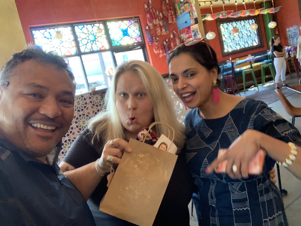 Predxican98's tweet photo. Hanging out with Chef @ManeetChauhan at her Brunch Bazaar !! She can cook,she can bedazzle with her jewels and she can Chop !!#ManeetCurated #Chaatable https://t.co/FJ5XQitOAB