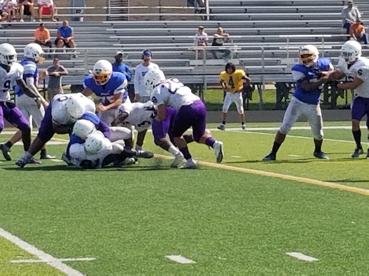 LarryKozlowski3's tweet photo. Offense and defense working today!! Middie domination!!!#MiddieRising https://t.co/Z7fjGzzeUw