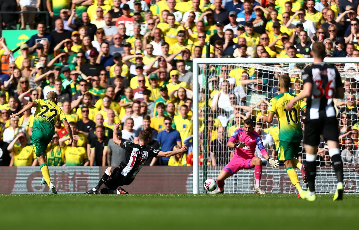 🎩 - trick for Teemu Pukki

#NOUNEW <a href="/NorwichCityFC/">Norwich City FC</a>