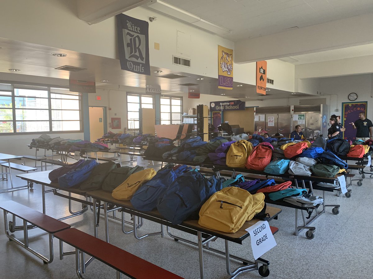 Cochran_Colts's tweet photo. Ice cream and free school supplies today at Cochran Elementary. Thank you to the National Latino Peace Officers Association! #cochranrocks @MolinaSunset https://t.co/6B7oC685Pl