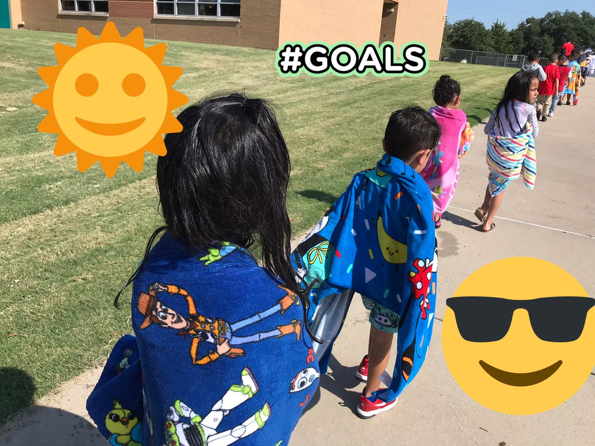 dknambo's tweet photo. Celebrating FriYay with an end of summer bash βSlide Into Readingβ Way to go Beaver AllStars πππ@BeaverMST_Stars @BeaverPTA @GISDArts #beaversmiles https://t.co/Jghxcdv77J