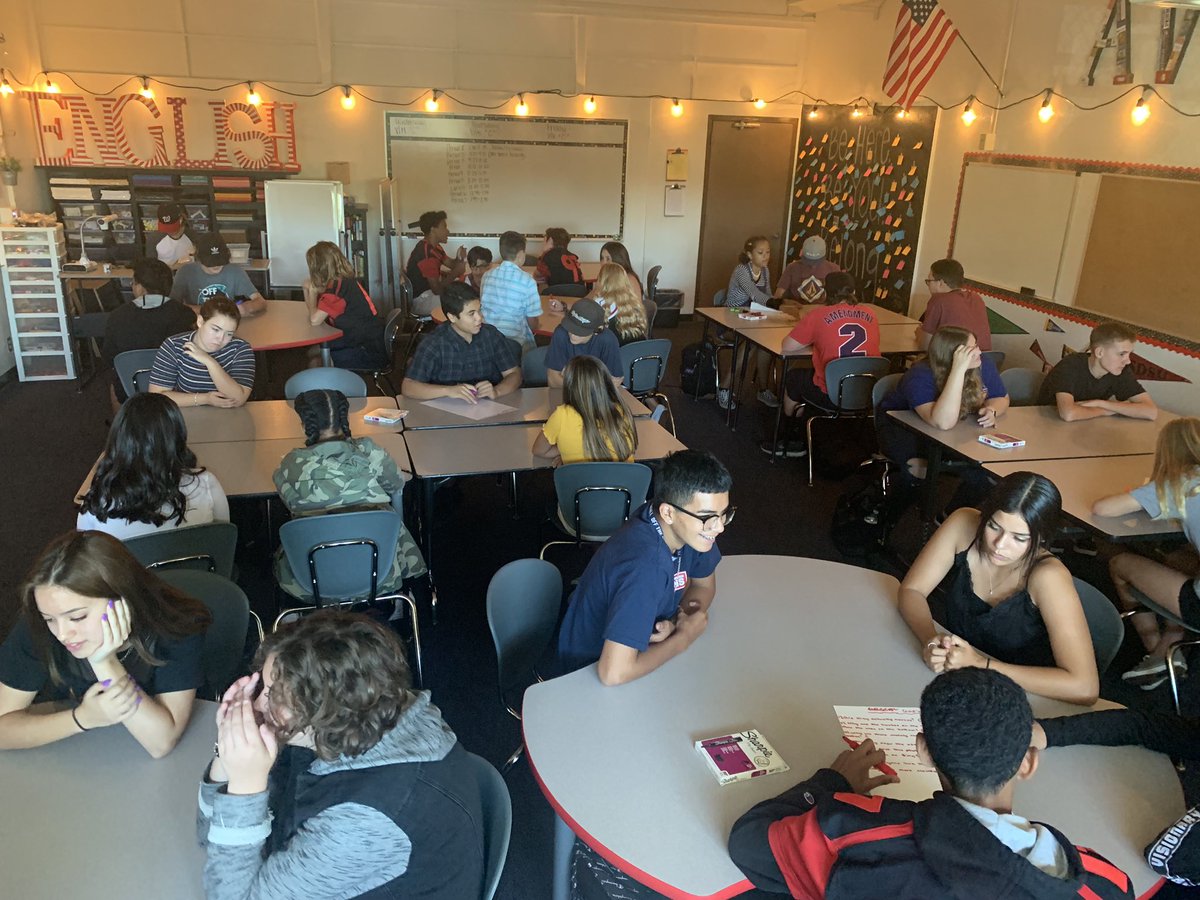 saucyteach's tweet photo. Back-to-school! Ss strengthen visual intelligence, engage in QFT, generate compelling questions, and build community. College, career, & civic readiness. #weteachup #ritehawks @1sassyteach @socalang https://t.co/WDkx8Srkat