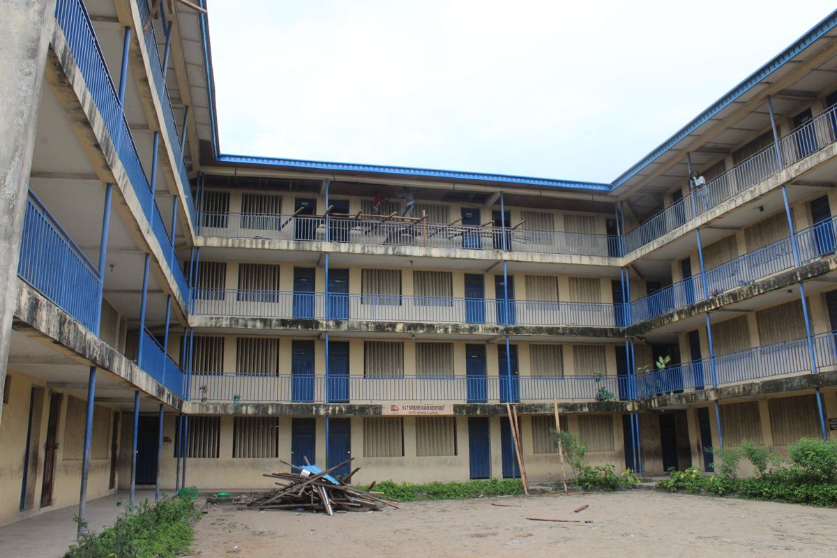 AjideTj's tweet photo. My attention was called to Obele Pry. Sch., where wind blew off the roofs over some classrooms. I quickly moved in to ensure safety of the pupils and teachers therein. Today, our children are being taught in an atmosphere conducive to learning.
#surulereisworking https://t.co/LHEmVecSND
