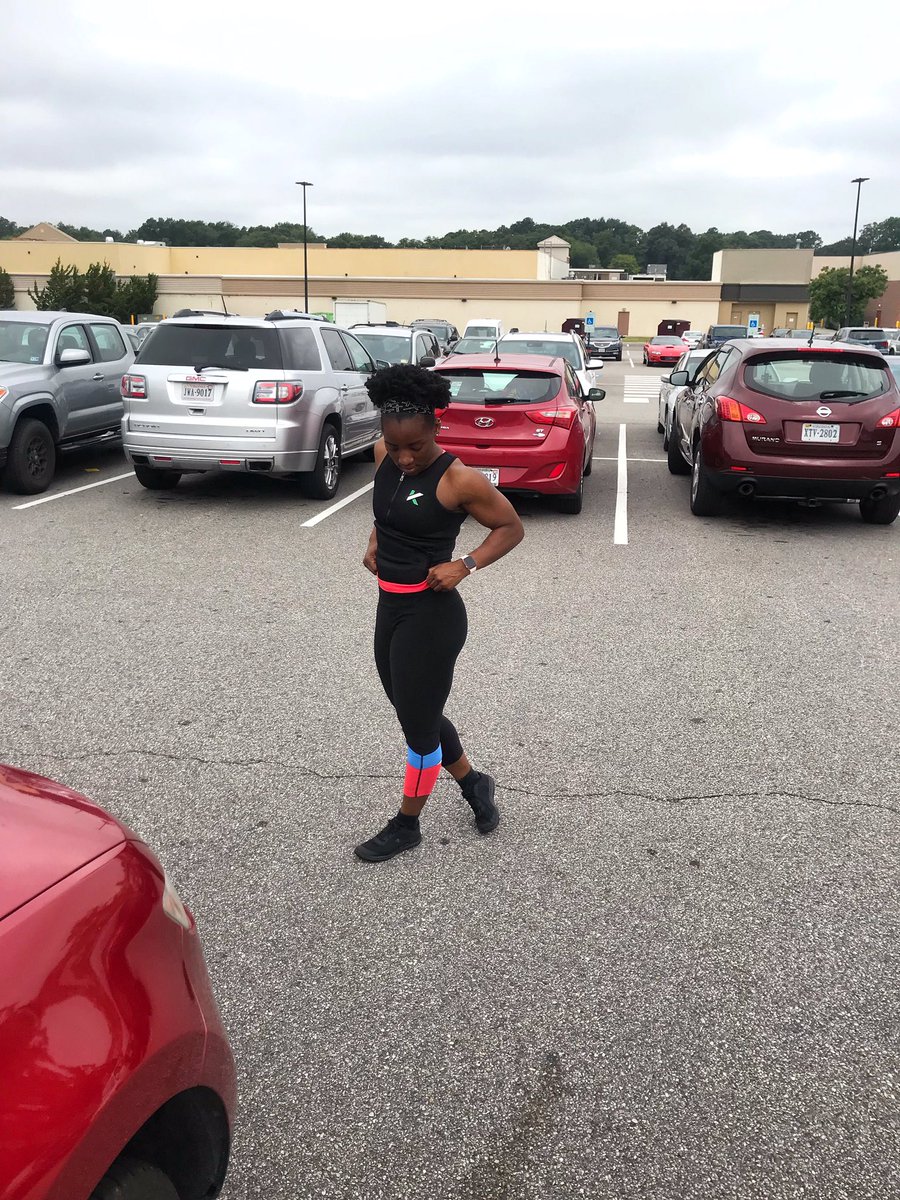 FlomoFit's tweet photo. Saturday total body success wthe help of my sauna vest !! Click link for my thoughts on it https://t.co/WdkpONasI2 
“It’s not a goal, it’s a LIFESTYLE “
 #FitnessMotivation #legday #getabs #liberiangirls #fitnessmelaninqueen #fitnesslifestyle #strongwomen https://t.co/C4Oenura5I