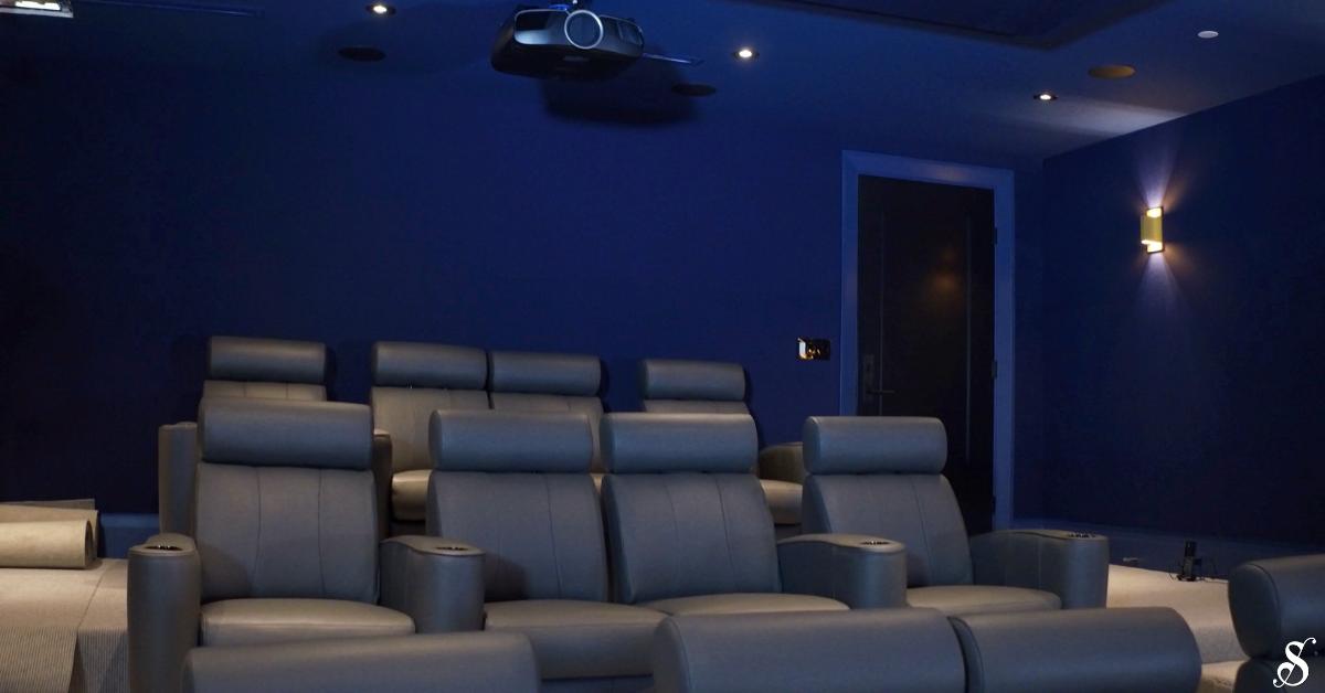 HomesSilverado's tweet photo. Raise your hand if you want your own private theatre room! The dark deep blue walls make this room ideal for any movie marathon. #privatetheatre #luxuryhomes #Luxurydesign #luxurycustomhomes https://t.co/X1rqMkR4iU