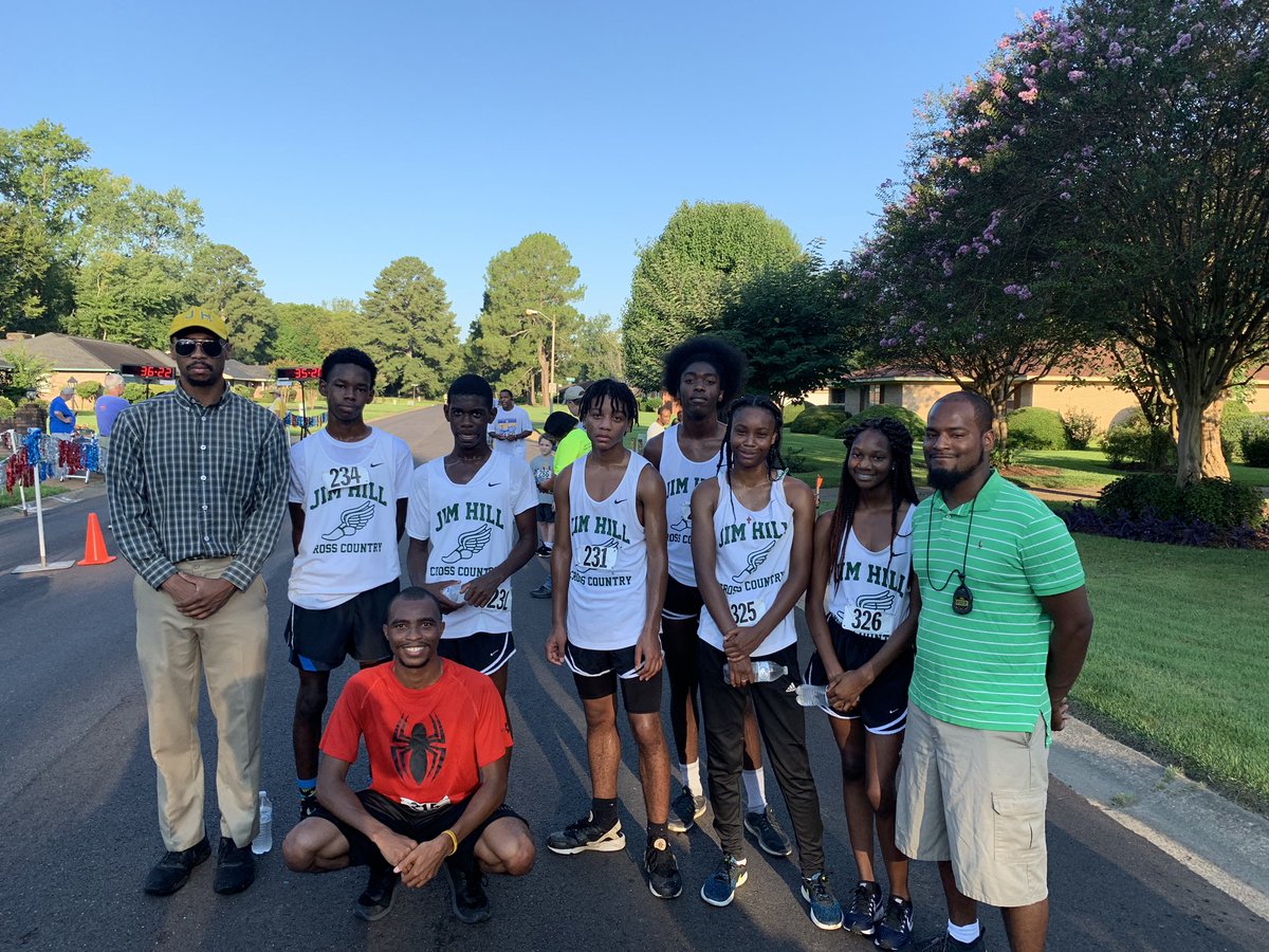 Urban_Principal's tweet photo. Congratulations to our AWESOME Jim Hill Tiger Cross Country Team for a solid performance today!  1st place for age group:  Brandon, Emily , Kimona!  Age group 2nd: Theodore. Brandon finished sixth overall and Theo finished 9th overall. 
Great job, Devon and Justin!  
 #WeAreJPS https://t.co/sUp2Gju4GE