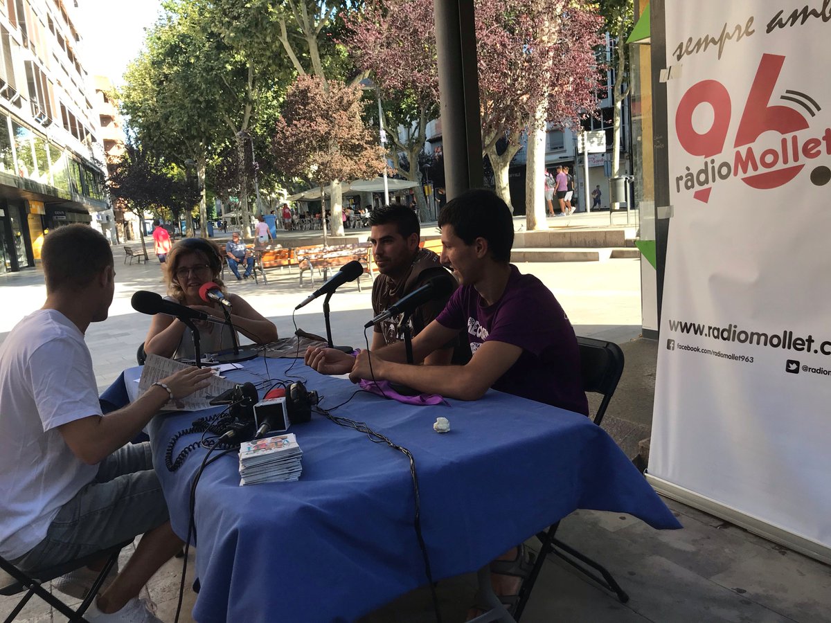 radiomollet963's tweet photo. 🎉Comencem l’especial de #FMMollet2018 amb la presència dels caps de colla de @CollaMorada i @torrats https://t.co/NVSNdV760e 🎊 https://t.co/v7IDCZgbqZ