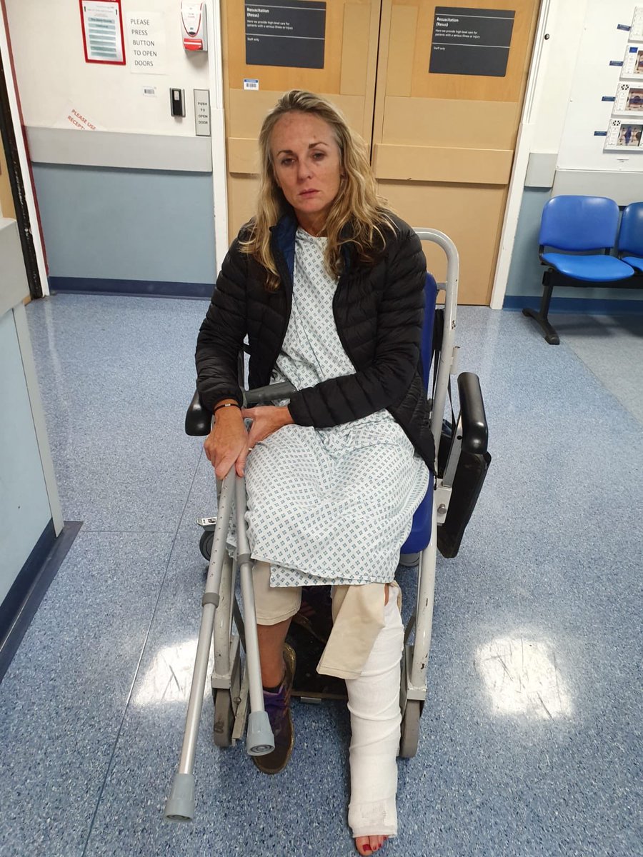 Ushert's tweet photo. "#WhenYourLegsDontWorkLikeTheyUsedto"...🎤🎤

@leedslivenews @LeedsLive 

#EdSheeranLeeds #EdSheeranDivideTour 

#BrokenLeg at RoundHay Park MUDFEST

@EdSheeran_EU @edsheeran 

My poor poor sister @furk1 kinda regrets being an Ed Sheeran fan...

Thanks to @MyiED for great care x https://t.co/mxhzlmROev