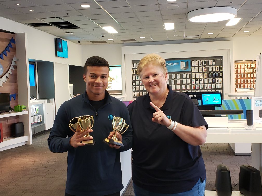 al084n_ATT's tweet photo. Thank you @michelemadigan7 for attending our Saturday meeting and awarding my store and I with these trophies! https://t.co/PoxrqPxOdG