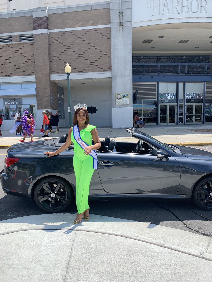 shihirahann_'s tweet photo. “Wi likkle but wi tallawah”🇯🇲
Thank you to the City of Norfolk and United Kulture Mas for inviting me to be involved in the 14th Annual CaribFest. I had a blast celebrating with our beautiful culture💚💛❤️🖤
#VACaribFest2019 #BlackGirlsReign #MissBlackVA #VAPublicSpeaker #BlackVa https://t.co/pMBE1bcOyk