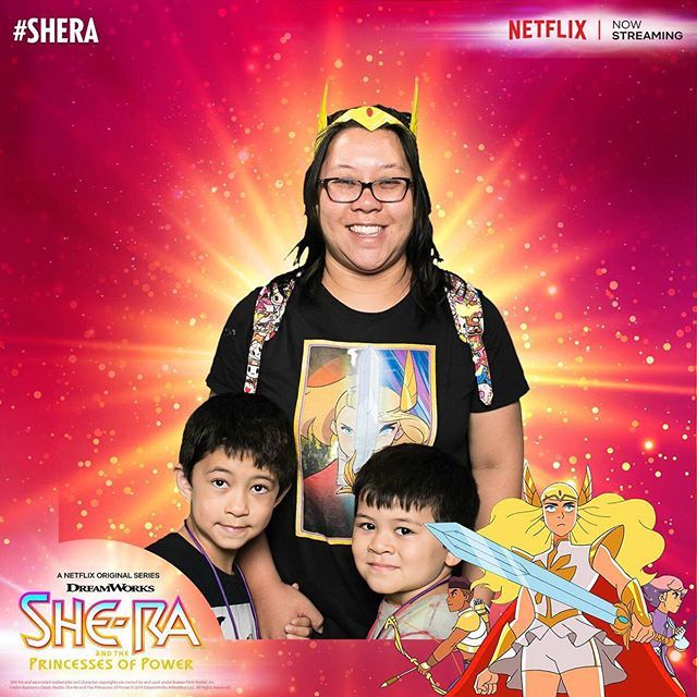 huimaille's tweet photo. Weekend shinanigans ⚔️ #powercon #shera #dreamworks https://t.co/Qe0SmqMxrC https://t.co/vNkPqwtJox