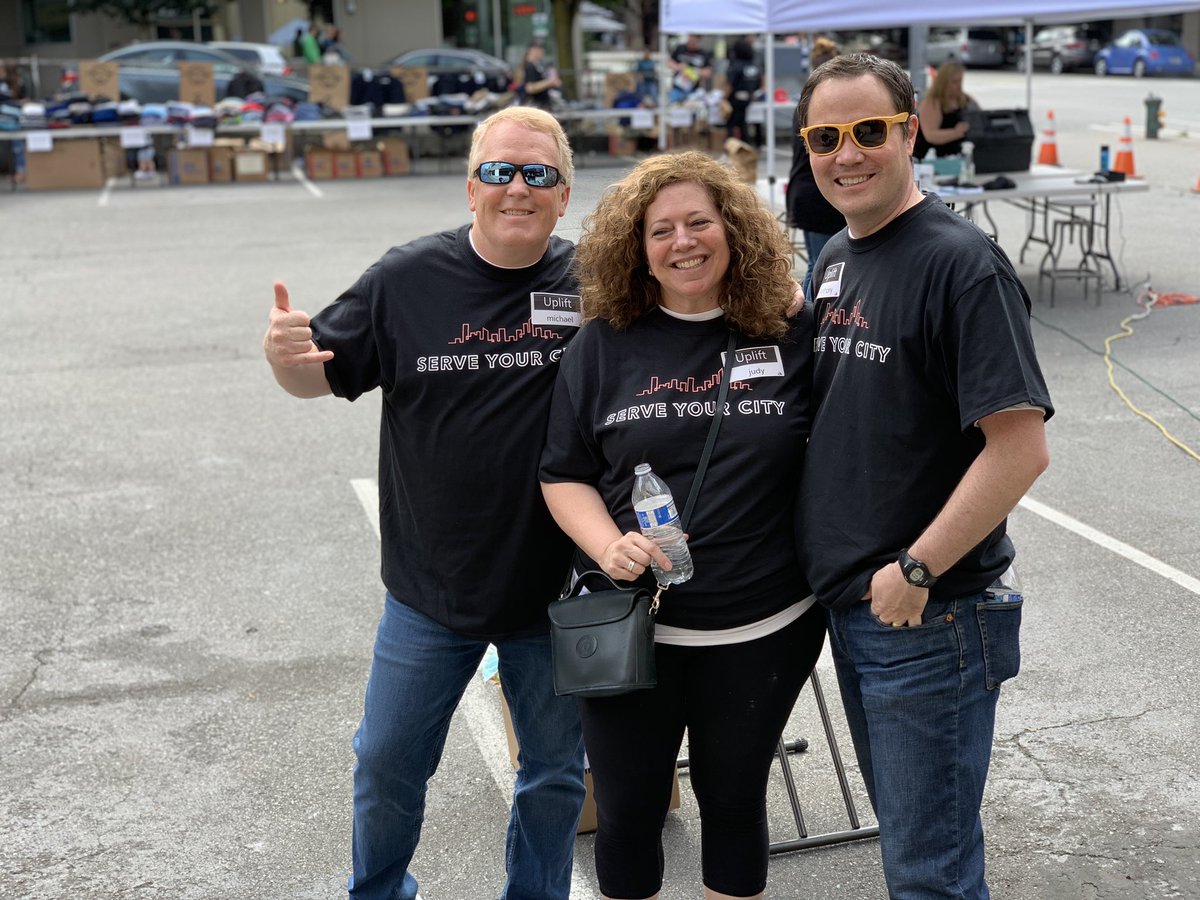 ChelseaLooney's tweet photo. Taking time to give back! A great morning with the @Pushpay team at @churchome for their annual #serveyourcity Street Store in #seattle. Pouring some love on people in our community that are experiencing homeliness #pushpaycares https://t.co/kYUakbfBaI