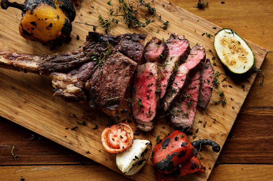TheMeatHouse3's tweet photo. We know we’re your go-to spot, but what’s your go-to order?
.
.
.
#TheMeatHouse #CovingtonGA #CovingtonGAEats #GAEats #GeorgiaEats #Foodie #Food #Yum #Yummy #Delicious #Mouthwatering #Eeeeats #PrimeRib #RibEye #TBone #Sausage #Bacon #Meats https://t.co/cbn3qdmmcR