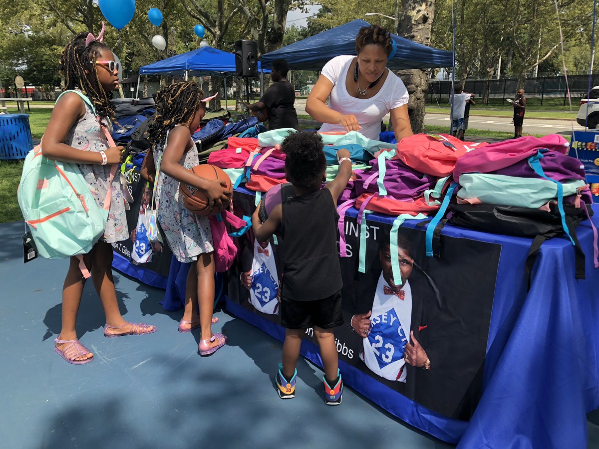 s_gibbs11's tweet photo. Gave away 100 FREE book bags to kids today! HUGE thank you to @ConnectOneBank for helping make this event more than possible!! Shout out to my big brother @TeamTOC_ICE and the AFATO team for giving back to kids from all over New Jersey❤️🙏🏽‼️ #AFATO #TeamTOC 🏆 #ABetterPlaceToBe https://t.co/iQTlRLdPon