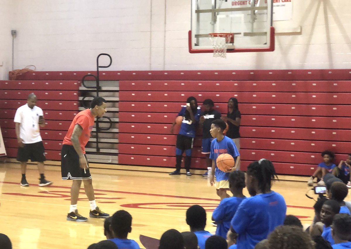 JBates21's tweet photo. Huge Thanks to @TreyBurke and family for sacrificing their time and giving back to Columbus with a Free Camp today!! JR had the time of his life and I appreciate the words you gave him!!
#ALLOHIORED
#ColumbusPGs https://t.co/b2q5jQfS5p