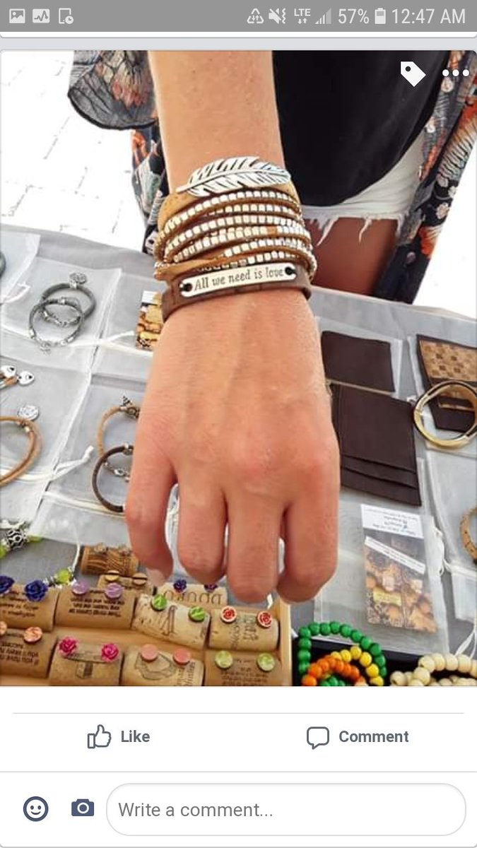 IdaDesignTO's tweet image. Join us at @HarbourfrontTO today until 11am. Party has started, live music free ! Come support artisans. We are tent booth 45 #Cork #fashion #supportingvegans